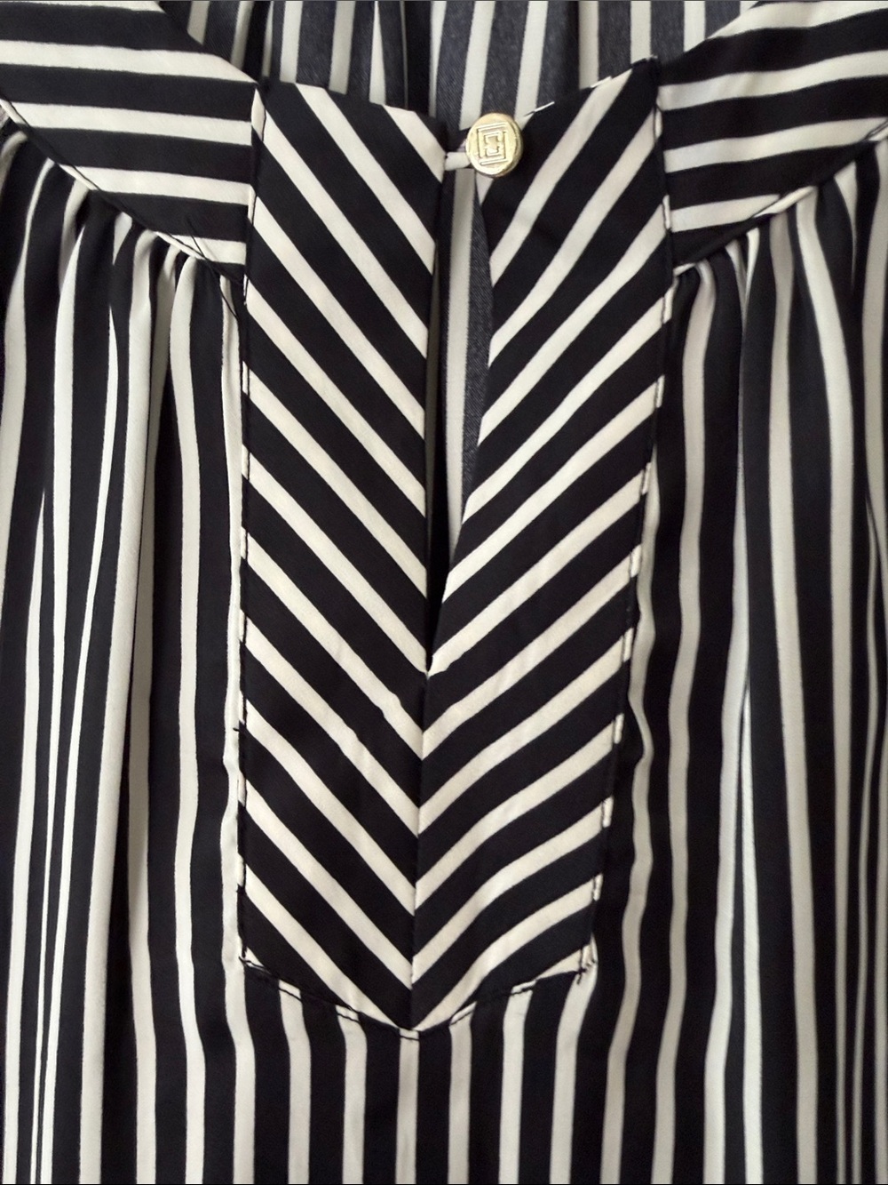 Liz Claiborne Black and White Striped V-Notch Blouse - Picture 2 of 4